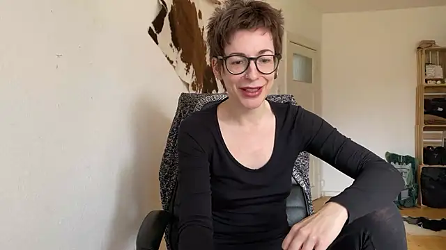 secretly naked online show from February 11, 2025, 10:47 am