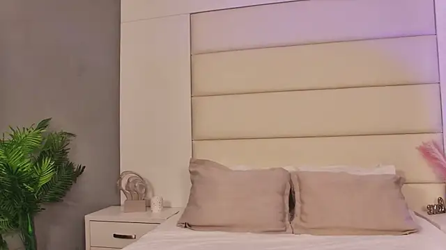 LunaWills  online show from September 15, 2025, 4:24 am