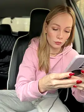 Snapshot of LavenderHot chatting on October 4, 2025, 1:51 am LavenderHot online show from October 4, 2025, 1:51 am