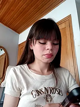 Snapshot of Violeta_12- chatting on October 12, 2025, 8:21 pm Violeta 12- online show from October 12, 2025, 8:21 pm