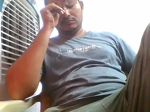 Snapshot of naughtymike0007 chatting on October 15, 2025, 2:43 am naughtymike0007 online show from October 15, 2025, 2:43 am