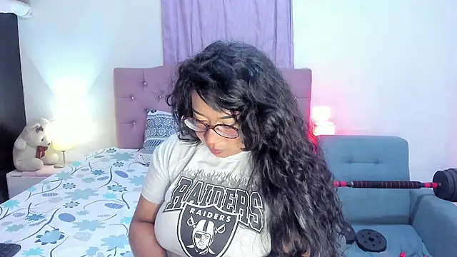 Latinabombsheell online show from June 24, 2026, 6:01 am