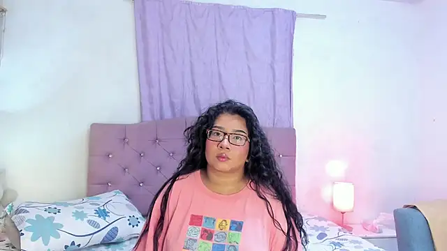 Latinabombsheell online show from July 28, 2026, 4:42 am