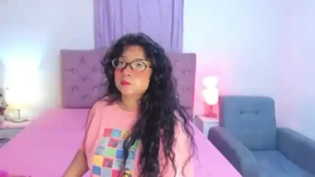 Latinabombsheell online show from June 17, 2026, 6:13 am