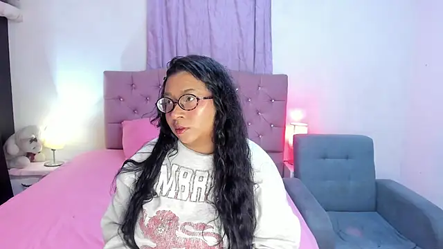 Latinabombsheell online show from July 8, 2026, 3:08 am