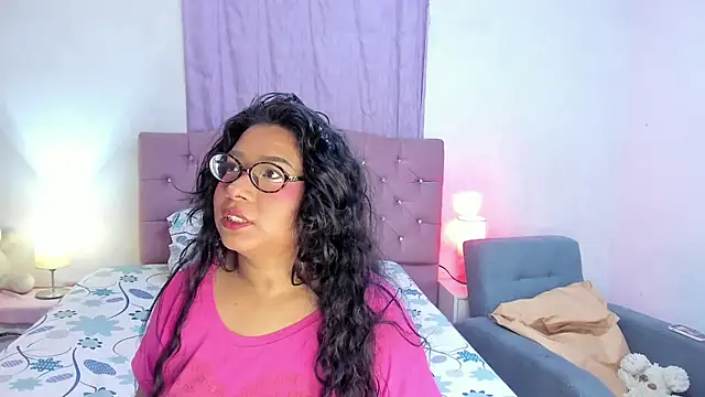 Latinabombsheell online show from July 31, 2026, 4:56 am