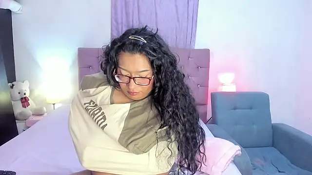 Latinabombsheell online show from July 24, 2026, 4:19 am