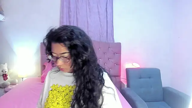 Latinabombsheell online show from July 14, 2026, 6:25 pm