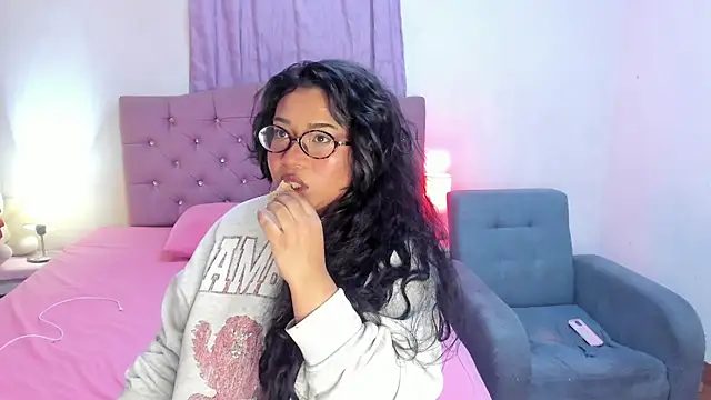 Latinabombsheell online show from July 9, 2026, 5:23 pm