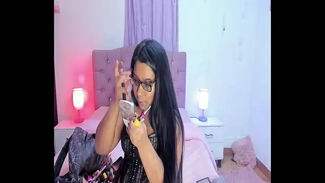 Latinabombsheell online show from October 29, 2025, 3:38 am