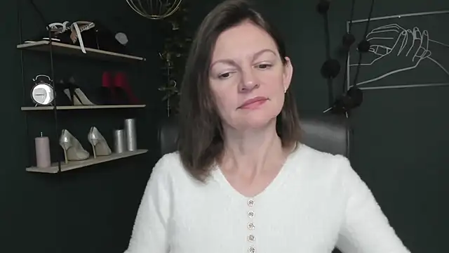 VivianWILD online show from October 17, 2025, 6:06 am