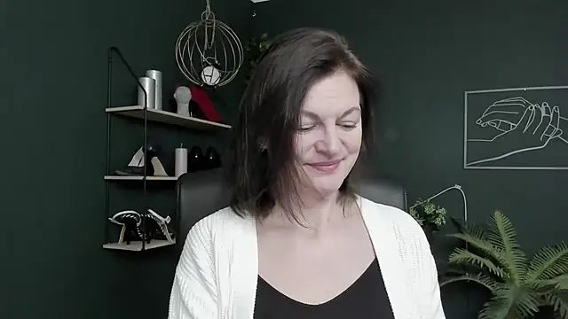 VivianWILD online show from April 18, 2026, 5:54 am