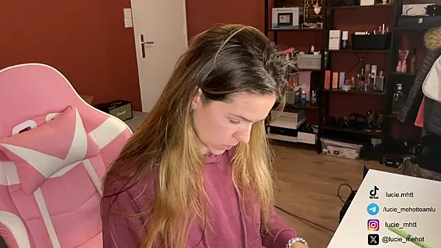 lucie mehott online show from December 3, 2024, 10:56 am