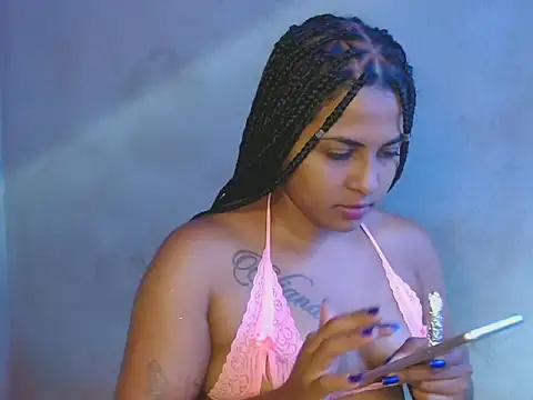 Giselabrunette25 online show from January 11, 2025, 2:04 pm