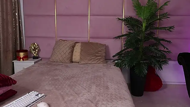 Snapshot of Elliblue chatting on October 4, 2025, 8:54 pm Elliblue online show from October 4, 2025, 8:54 pm