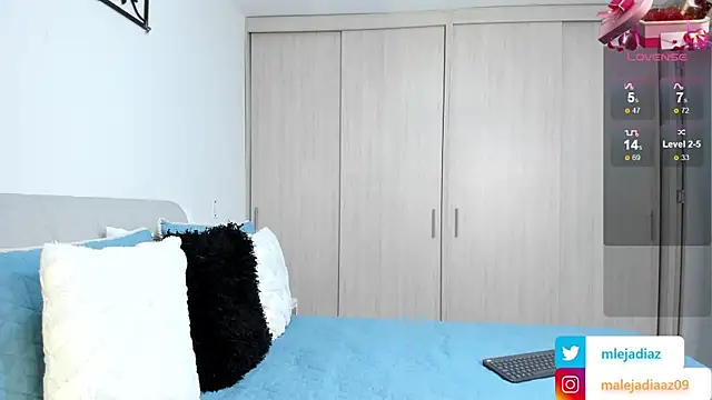 Snapshot of MalejaDiaz_ chatting on February 13, 2025, 5:01 pm MalejaDiaz online show from February 13, 2025, 5:01 pm