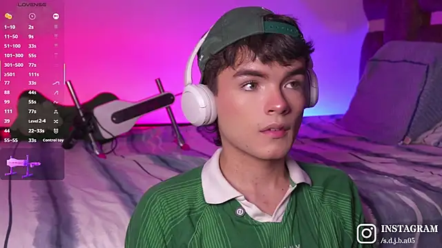 Snapshot of Angelo_018 chatting on October 27, 2025, 3:18 am Angelo 018 online show from October 27, 2025, 3:18 am