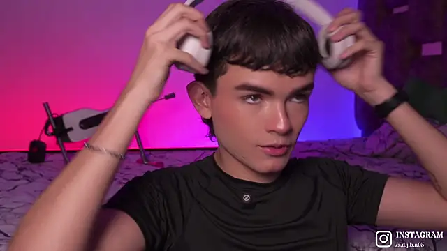 Snapshot of Angelo_018 chatting on October 17, 2025, 6:50 am Angelo 018 online show from October 17, 2025, 6:50 am