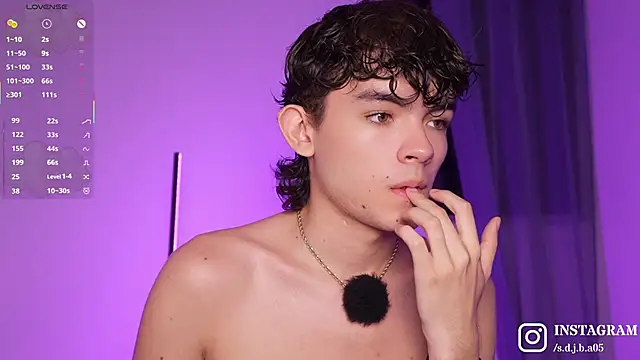 Angelo 018 online show from April 16, 2026, 1:06 am