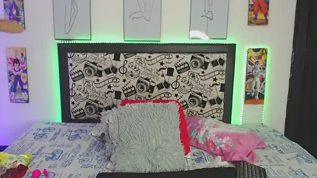 Snapshot of Rihana14 chatting on November 6, 2025, 8:57 pm Rihana14 online show from November 6, 2025, 8:57 pm