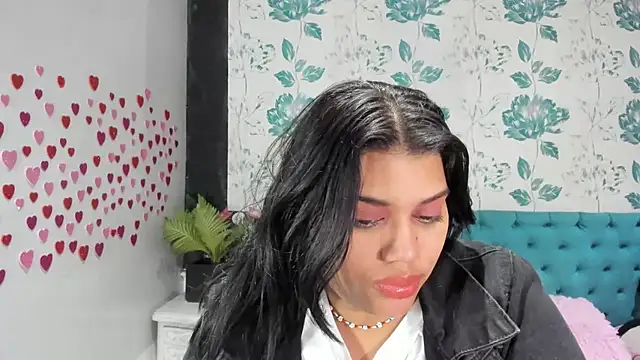 LindaBreeS online show from February 18, 2025, 5:31 pm