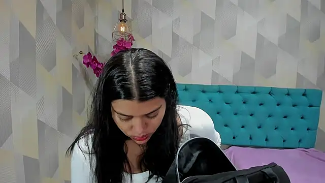 Snapshot of LindaBreeS chatting on October 21, 2025, 1:21 pm LindaBreeS online show from October 21, 2025, 1:21 pm