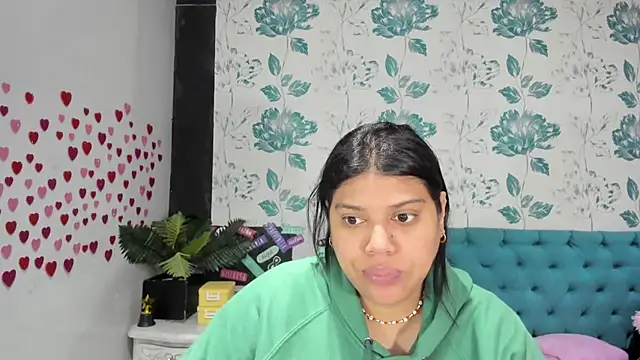 LindaBreeS online show from February 24, 2025, 1:53 pm