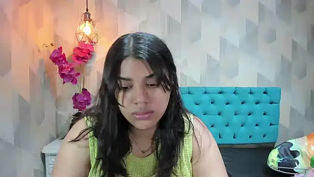Snapshot of LindaBreeS chatting on April 4, 2026, 12:34 pm LindaBreeS online show from April 4, 2026, 12:34 pm