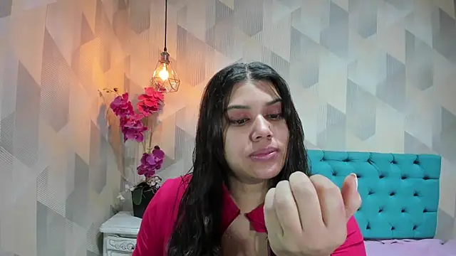 LindaBreeS online show from June 19, 2026, 1:39 pm