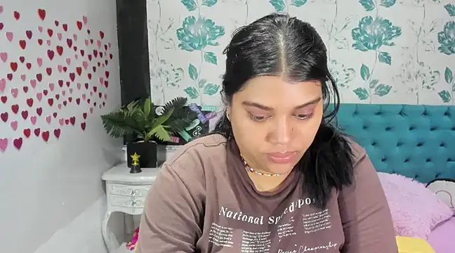 LindaBreeS online show from February 25, 2025, 8:00 pm