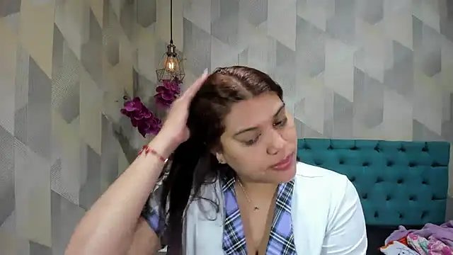 Snapshot of LindaBreeS chatting on September 19, 2025, 1:04 pm LindaBreeS online show from September 19, 2025, 1:04 pm