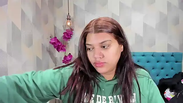 Snapshot of LindaBreeS chatting on September 22, 2025, 1:06 pm LindaBreeS online show from September 22, 2025, 1:06 pm