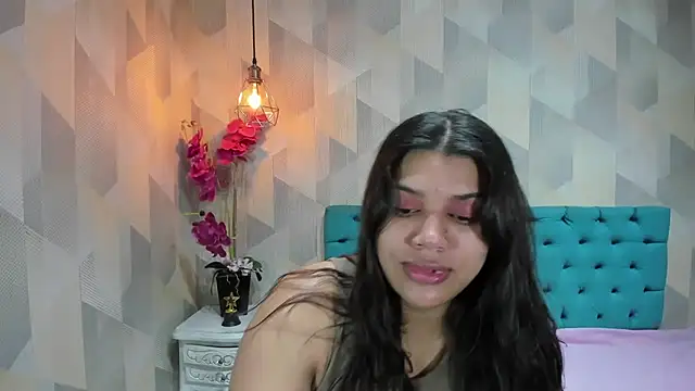 LindaBreeS online show from June 24, 2026, 11:31 am