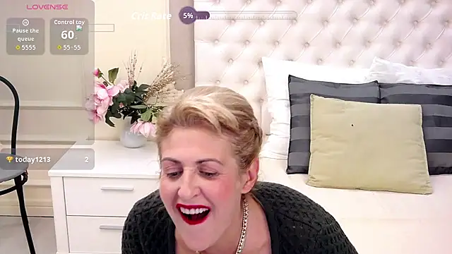 Snapshot of ElenaJuarez chatting on October 5, 2025, 7:15 pm ElenaJuarez online show from October 5, 2025, 7:15 pm