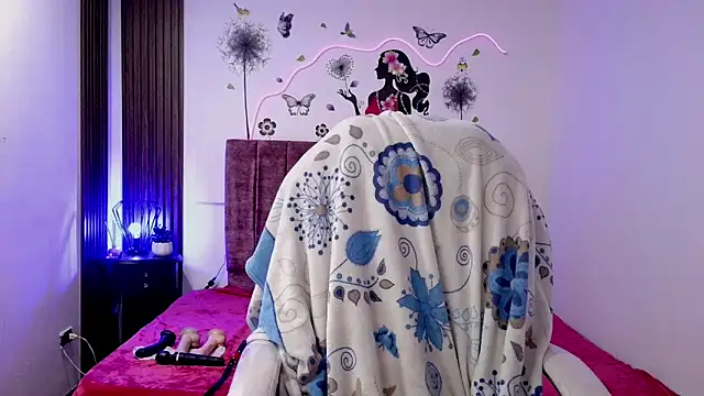 elena detroya online show from December 15, 2025, 12:33 pm