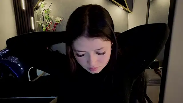 Snapshot of almma_shy chatting on September 23, 2025, 1:40 pm almma shy online show from September 23, 2025, 1:40 pm