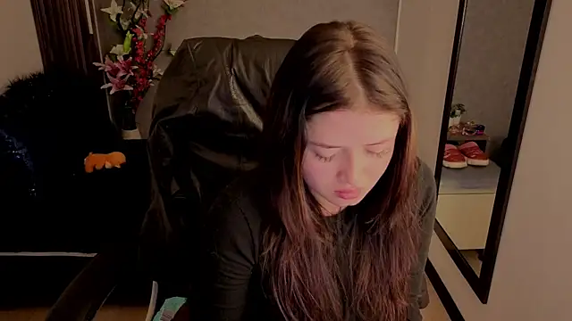 Snapshot of almma_shy chatting on October 18, 2025, 3:25 pm almma shy online show from October 18, 2025, 3:25 pm