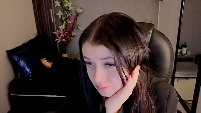 Snapshot of almma_shy chatting on October 28, 2025, 1:43 pm almma shy online show from October 28, 2025, 1:43 pm