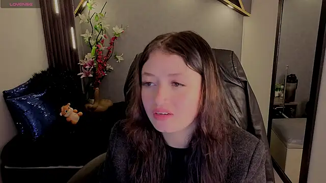 Snapshot of almma_shy chatting on September 30, 2025, 2:01 pm almma shy online show from September 30, 2025, 2:01 pm