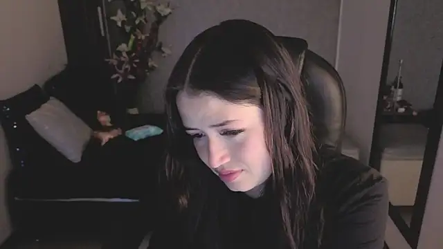 Snapshot of almma_shy chatting on November 14, 2025, 1:15 pm almma shy online show from November 14, 2025, 1:15 pm