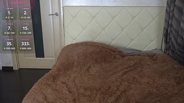 Snapshot of YesPussyClover chatting on October 26, 2025, 9:15 pm YesPussyClover online show from October 26, 2025, 9:15 pm