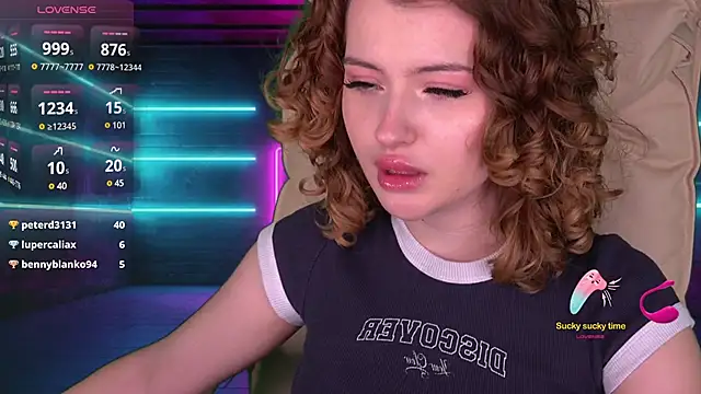 YesPussyClover online show from February 17, 2025, 12:11 am