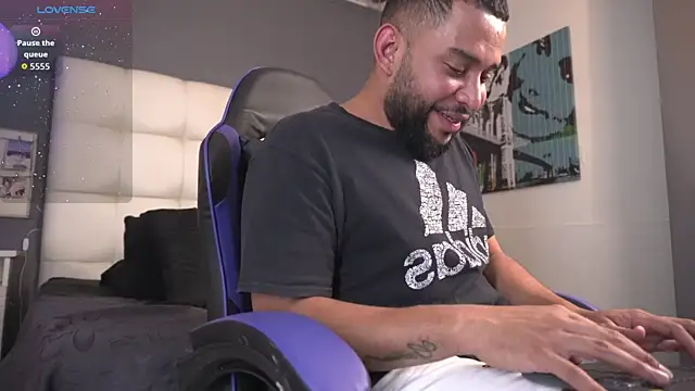 Snapshot of THIAGOXBIG chatting on February 19, 2026, 9:23 pm THIAGOXBIG online show from February 19, 2026, 9:23 pm