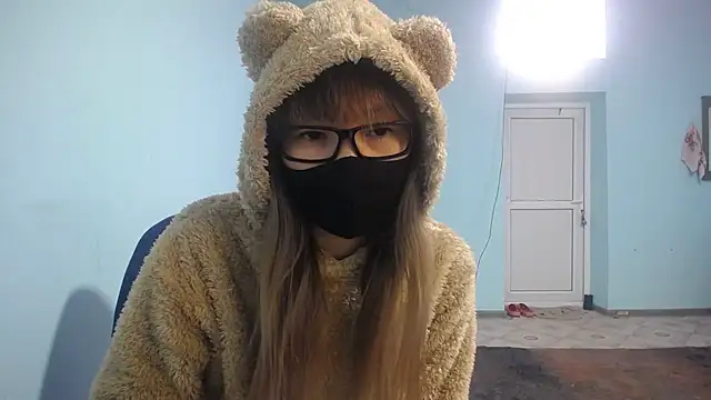 Snapshot of elllaaxx chatting on February 22, 2025, 4:40 am elllaaxx online show from February 22, 2025, 4:40 am