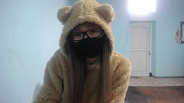 Snapshot of elllaaxx chatting on March 7, 2025, 6:35 am elllaaxx online show from March 7, 2025, 6:35 am