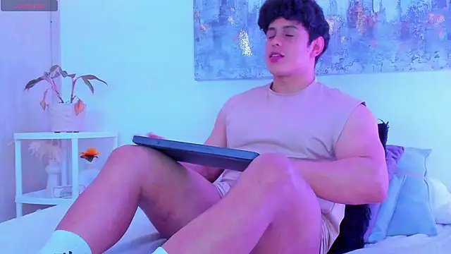 Snapshot of arminjones1 chatting on October 31, 2025, 5:15 am arminjones1 online show from October 31, 2025, 5:15 am