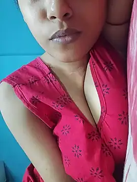 Snapshot of sexyindi_couple chatting on May 26, 2026, 7:50 am sexyindi couple online show from May 26, 2026, 7:50 am