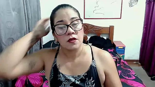 Mistresskloe01 online show from September 24, 2025, 12:11 pm