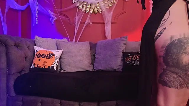 Snapshot of Julieta_Russell chatting on October 31, 2025, 3:30 pm Julieta Russell online show from October 31, 2025, 3:30 pm