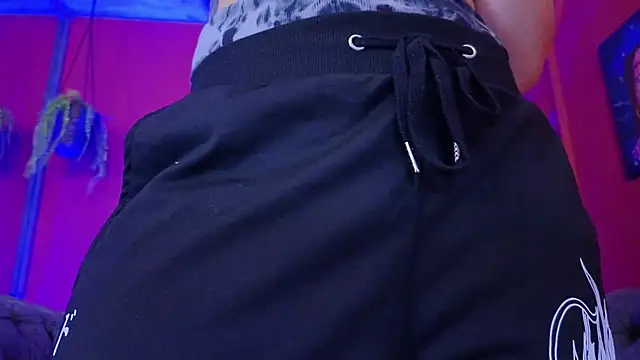 Julieta Russell online show from April 15, 2026, 11:16 am